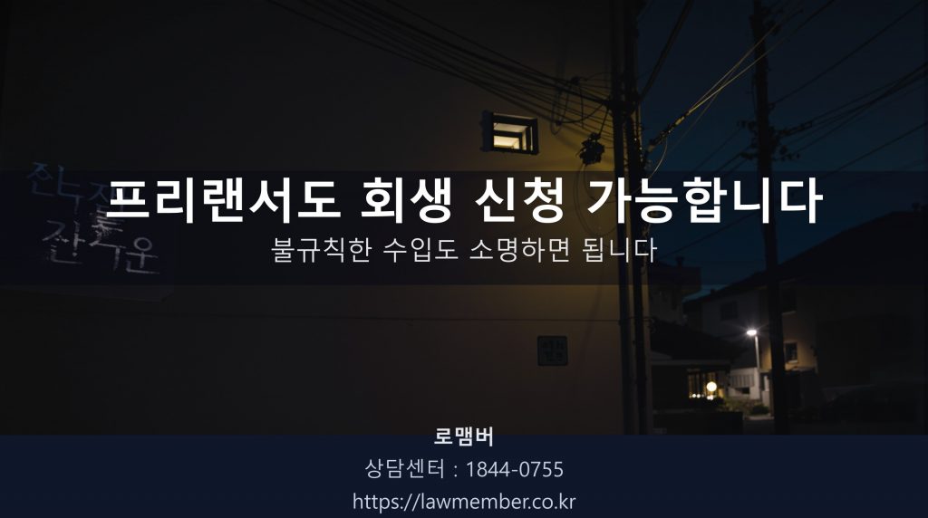 대구 주택가 새벽 골목 풍경 — 불 켜진 창문 하나, 사람 없음