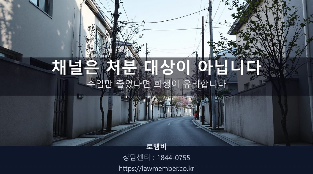 대구 주택가 새벽 창가 — 불 켜진 작은 창문 하나, 사람 없음